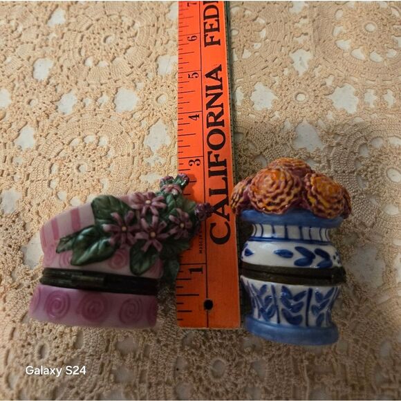 Vintage Flower Porcelain Or Ceramic Trinket Boxes Collectibles - Picture 3 of 12